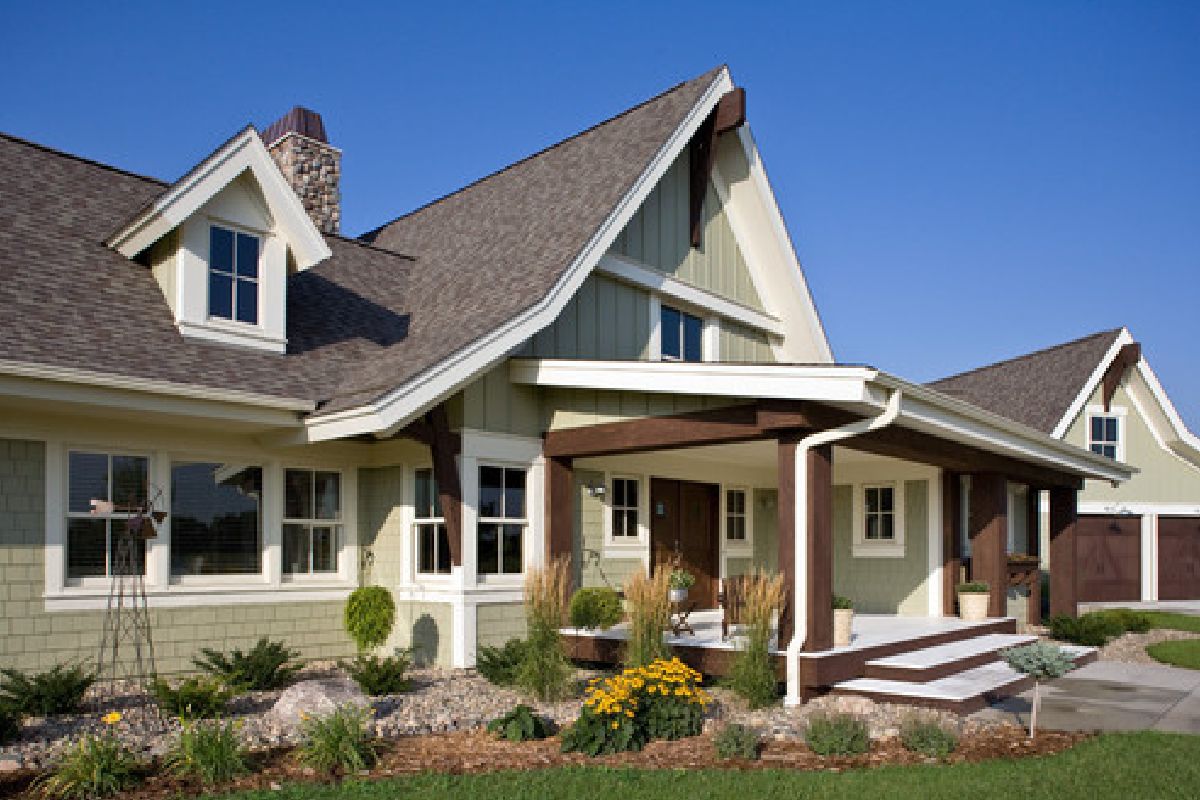 Ideas for Using the 2015 Trending Colors on Your Home Exterior