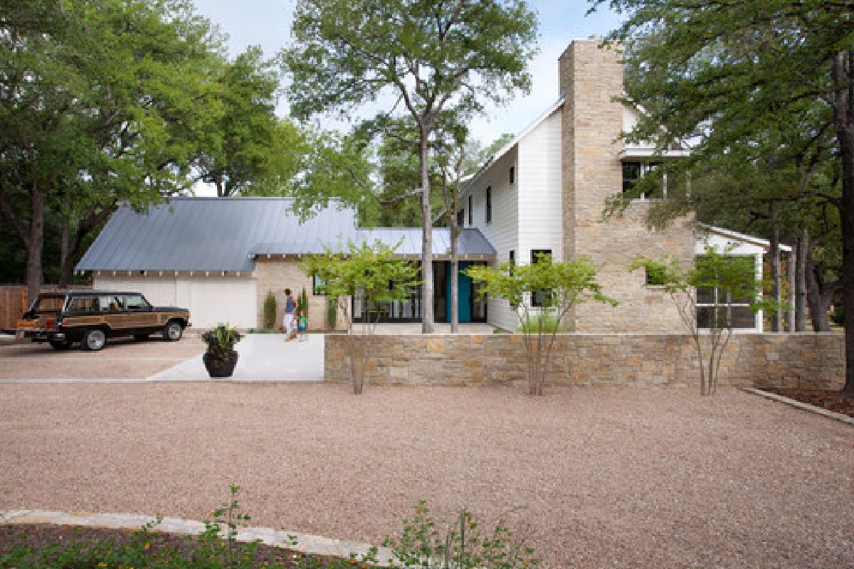 Add Stone Walls to Your Landscaping to Match the Siding on Your Home