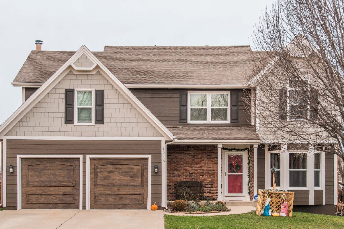 Signs It’s Time to Replace Siding in Your Kansas City, MO Home