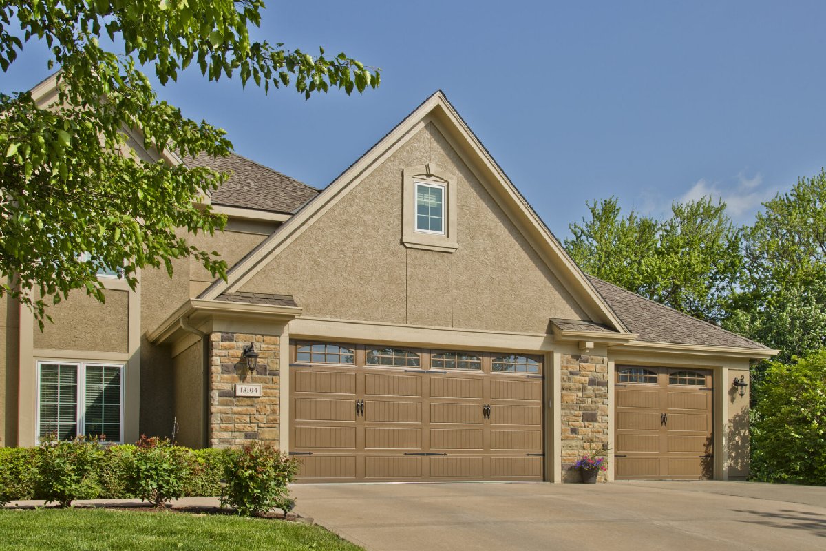 How Much Wind Can a Garage Door Stand?