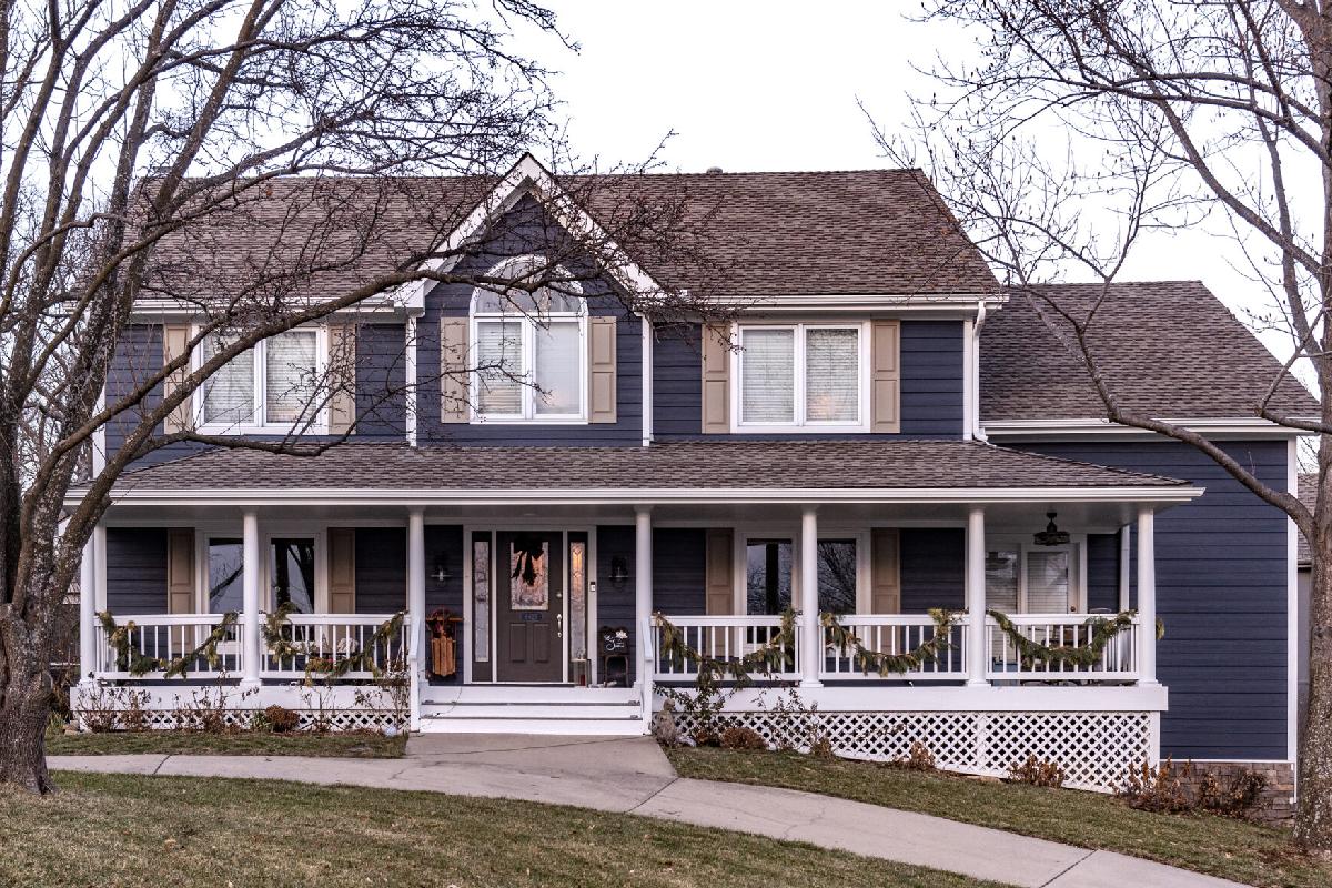 What Are the Latest James Hardie® Siding Color & Design Trends in the Kansas City Area?